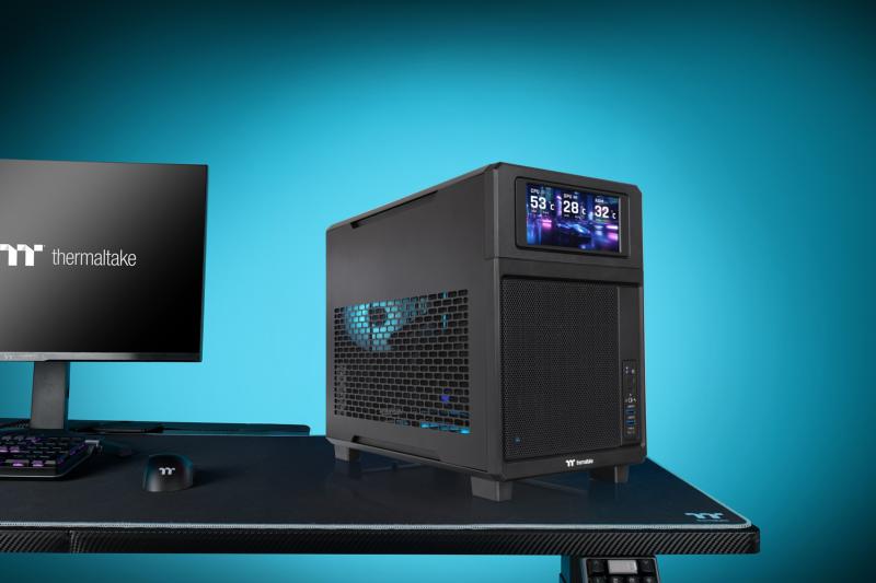 Thermaltake TR200 avec panneaux amovibles et connectique en façade