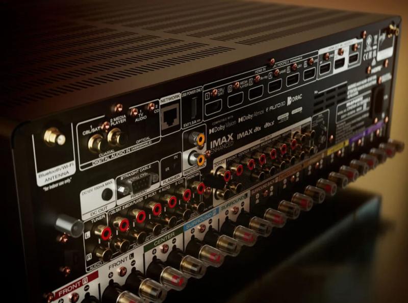 Connectique HDMI 8K et eARC de l'ampli-tuner Marantz CINEMA 50 SERIE 2