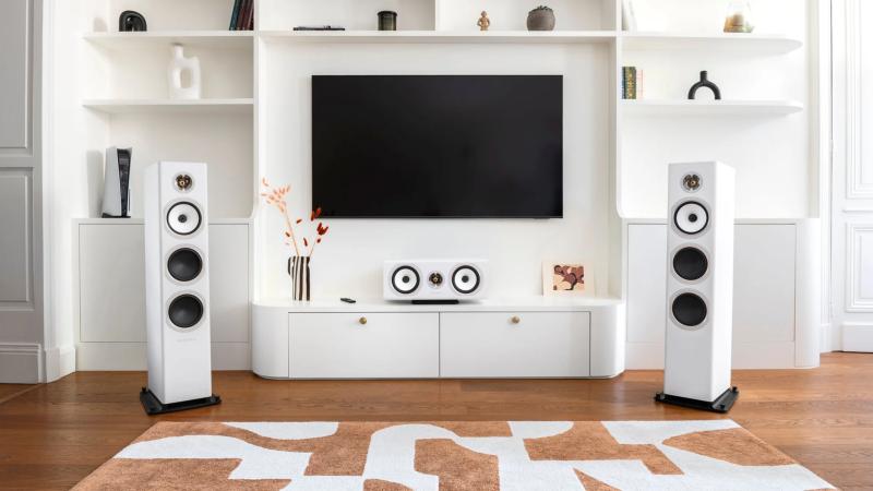 Installation de l'enceinte centrale Triangle Solstice C3 Noir