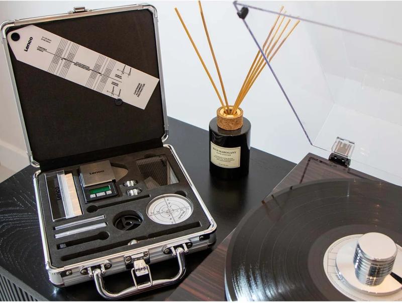 Coffret Lenco TTA-12IN1PRO avec accessoires d'entretien pour platine vinyle