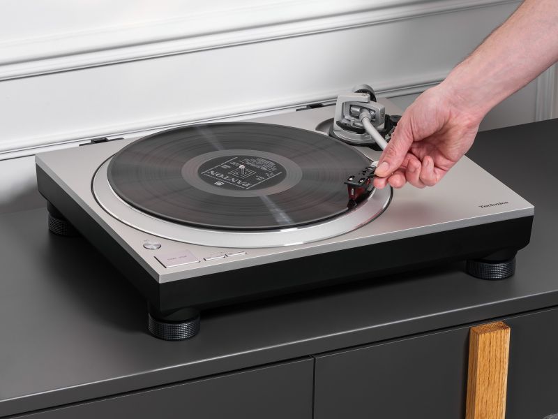 Platine vinyle Technics SL-1500C Argent