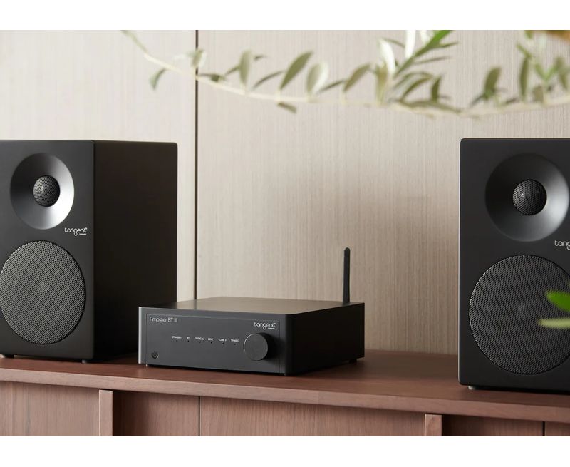 Amplificateur Tangent Ampster BT III intégré dans un espace de vie