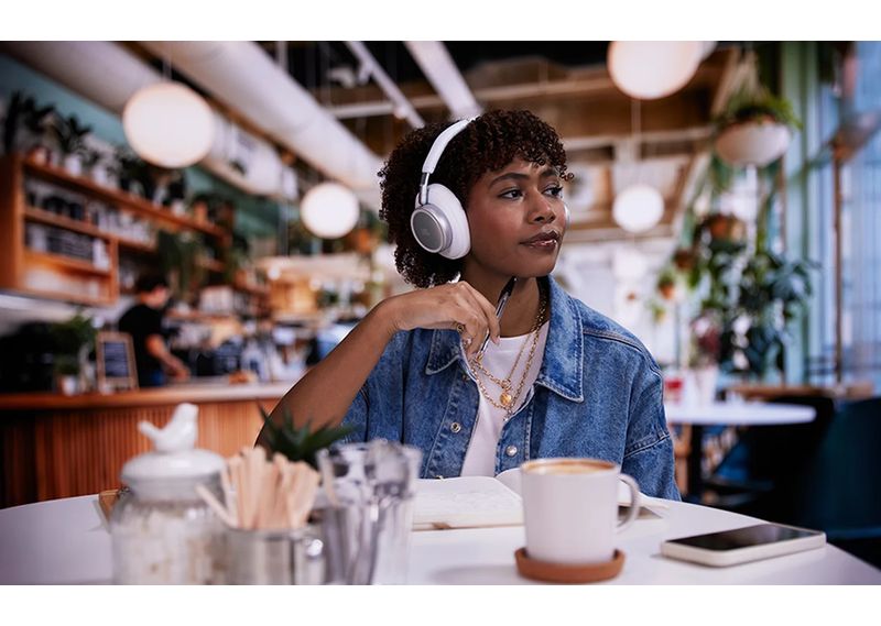 Réduction de bruit adaptative du casque JBL Live 780NC