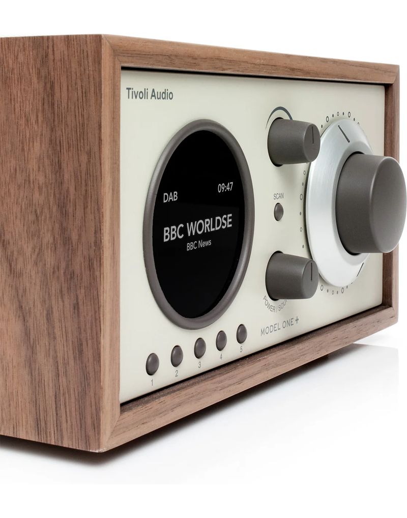 Radio numérique Tivoli Audio Model One+ en finition noyer
