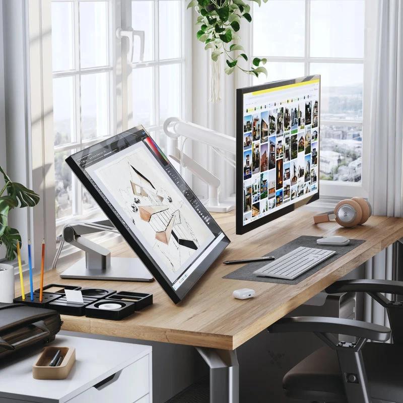 Écran tactile Alogic Clarity Fold Touch 27C4KPDTF en position de travail