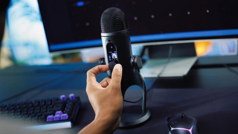 Commandes et écran LED du microphone Logitech G Yeti 2