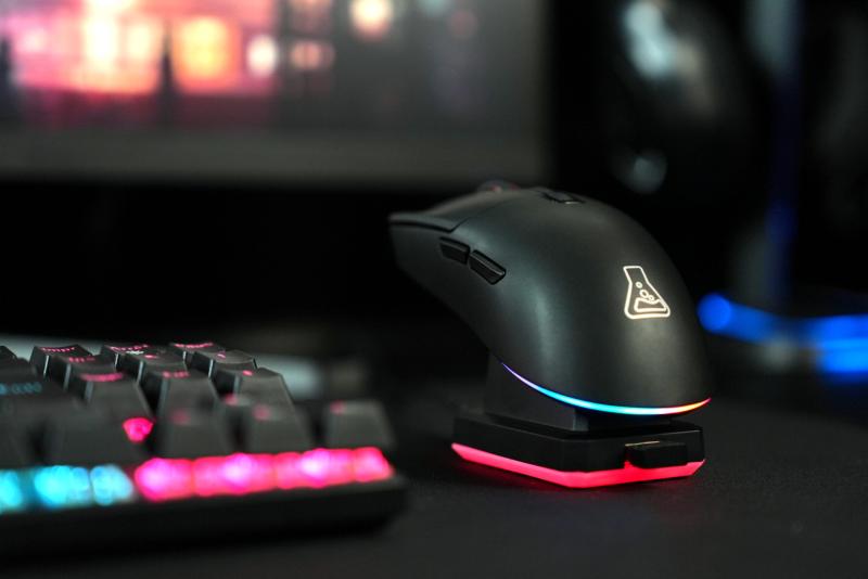 Dock RGB et connectivité de la The G-Lab KULT Silicium Pro