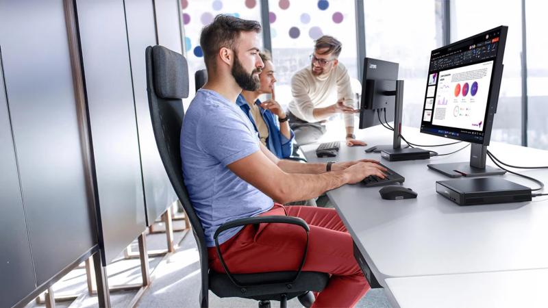 Format compact du Lenovo ThinkCentre neo 50q Gen 5