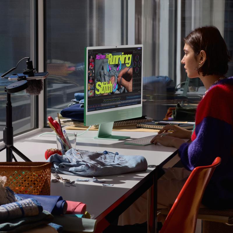 Design fin de l'Apple iMac M6 et connectivité pour un espace de travail moderne