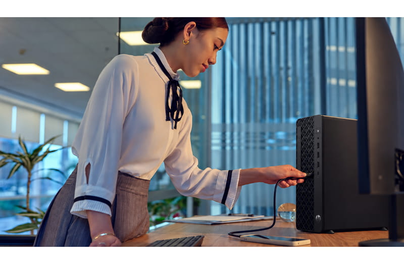HP ProDesk 2 G1i E - PC de bureau professionnel compact en situation