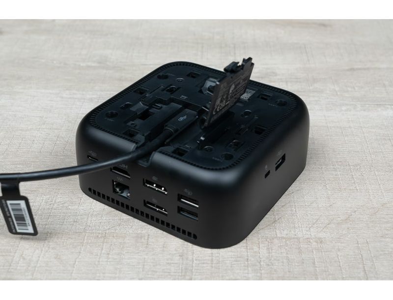 Dock USB-C HP 100 W G6 sur un bureau professionnel