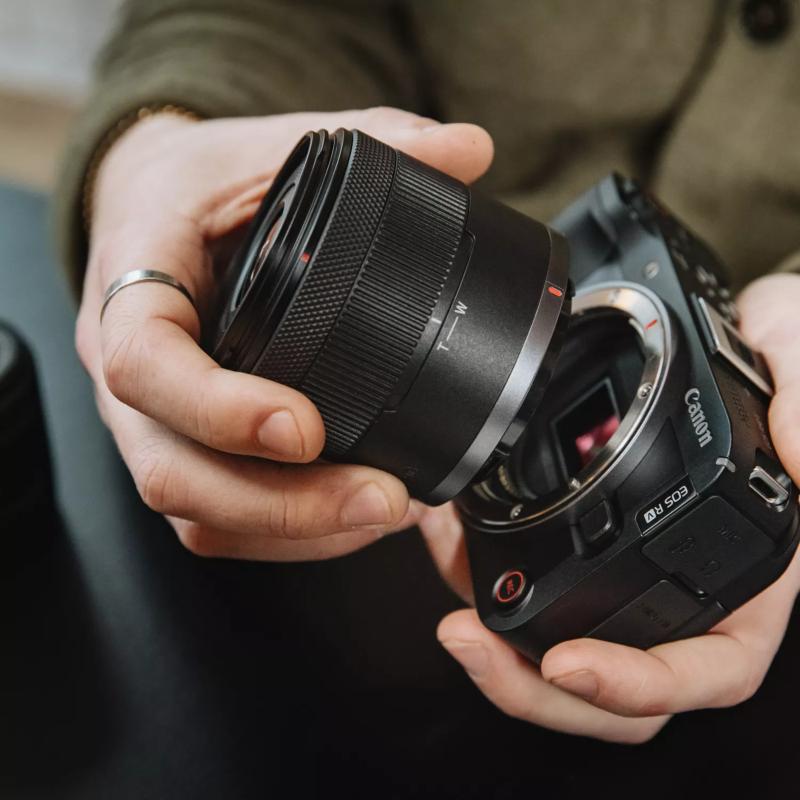 Canon EOS R50 V + objectif RF-S 14-30mm