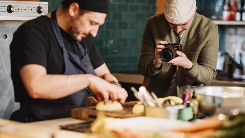 Canon EOS R50 V écran tactile orientable