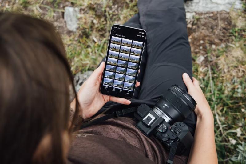 Connectivité et ergonomie du Canon EOS R8 Mark II