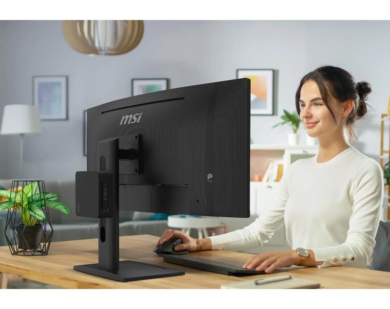 Écran ultralarge MSI PRO MP341CQPHG E12 en usage