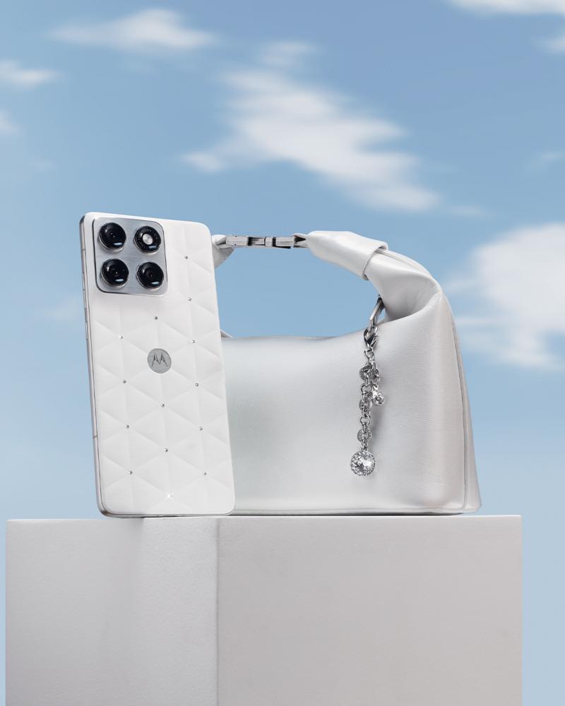 Connectivité et recharge du Motorola Edge 70 Swarovski