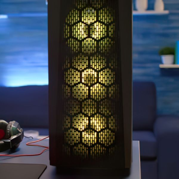 guide mesh et façade fermée dans un boitier pc