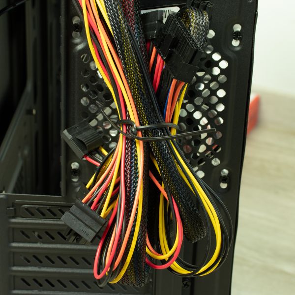 Guide la gestion des cables dans un boitier pc