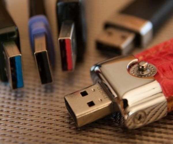 Les différentes couleurs du câble USB type A