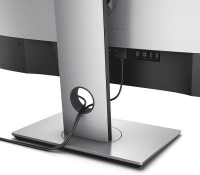 Une connectique DisplayPort, un hub USB et un pied ergonomique