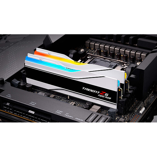 Mémoire RAM G.Skill Trident Z5 Neo RGB White - 2 x 32 Go (64 Go) - DDR5 6000 MHz - CL28 - Autre vue