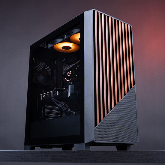 PC de bureau PC Gamer Falcon XT - Win11 installé (version d'essai) - Autre vue