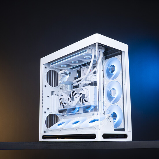PC de bureau PC Gamer Celeste - Win11 installé (version d'essai) - Autre vue